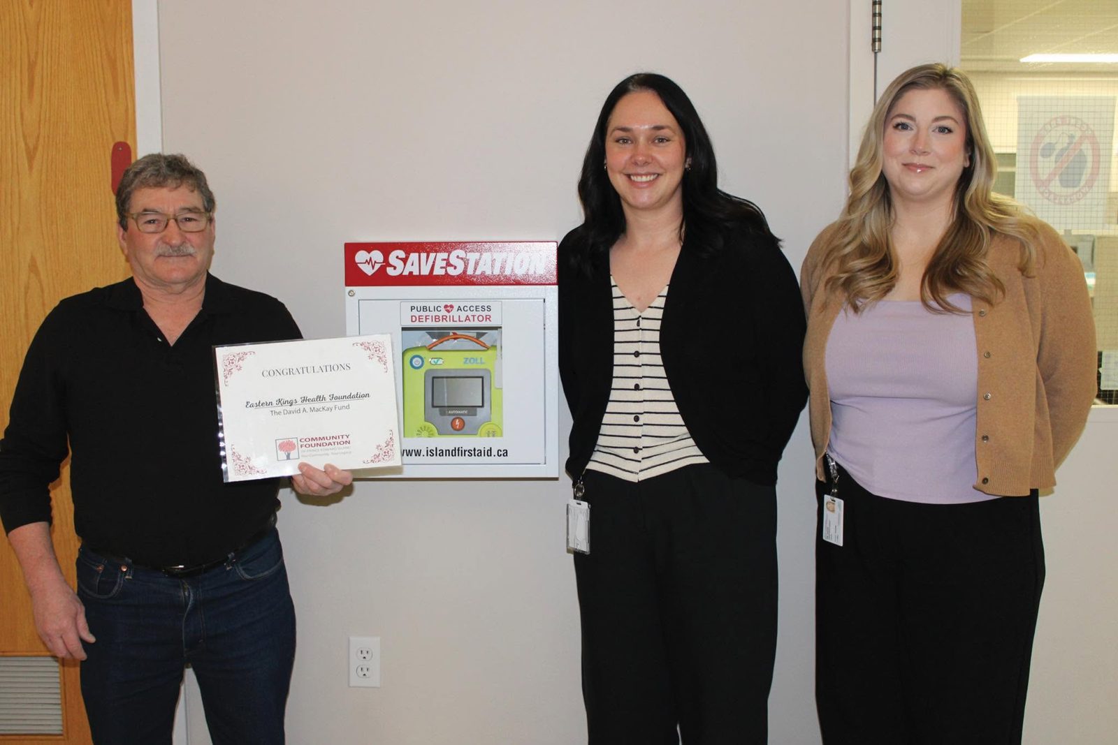 Allie Gallant, Melanie Bruce and Kim Carter with the new defibrillator
